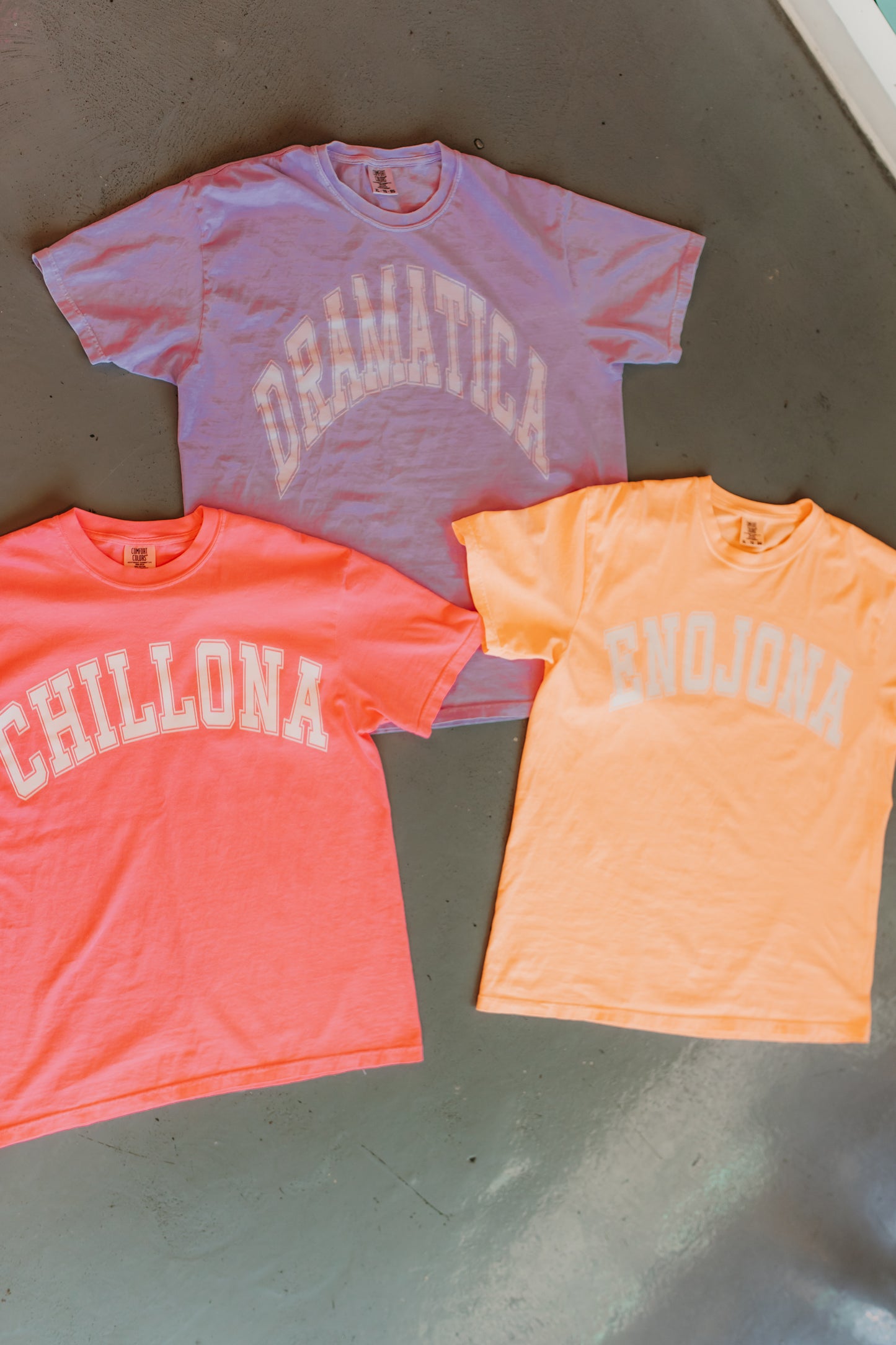 Chillona Tee